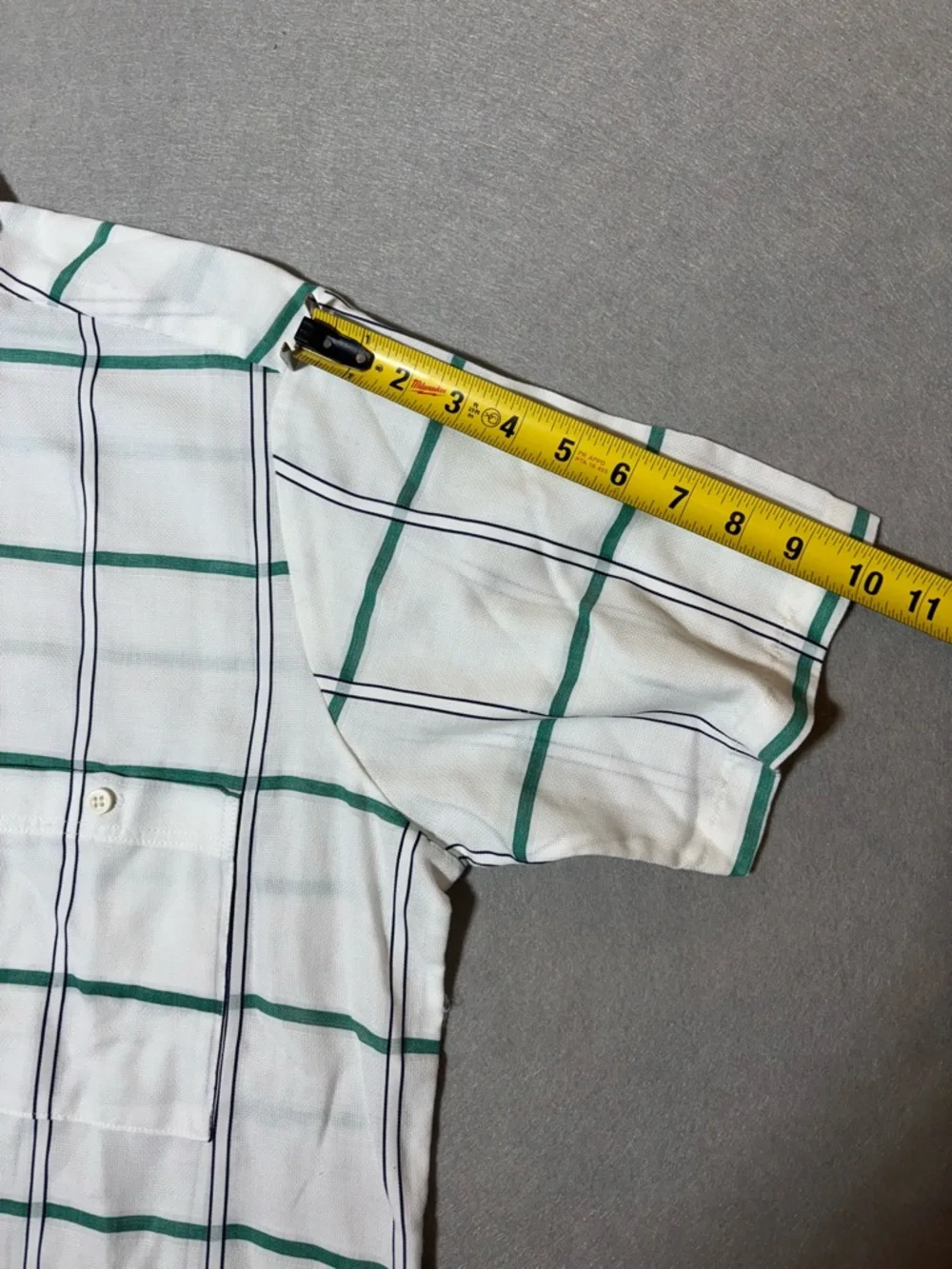 Short Sleeve Button-Down Shirt with Green Large - Picture 9 of 10